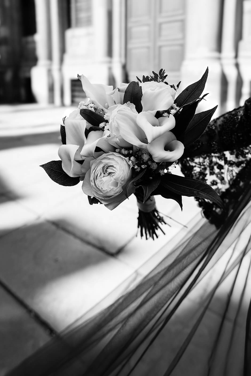 Black and white bridal bouquet in central Oxford | Oxford wedding photographer